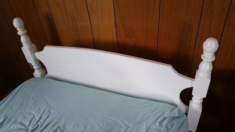 lot 21 image: Twin Bed