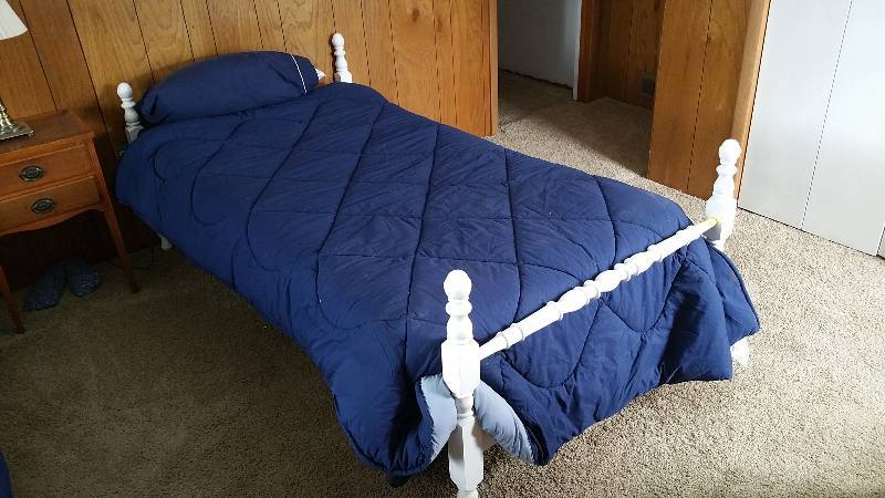 lot 22 image: Twin Bed