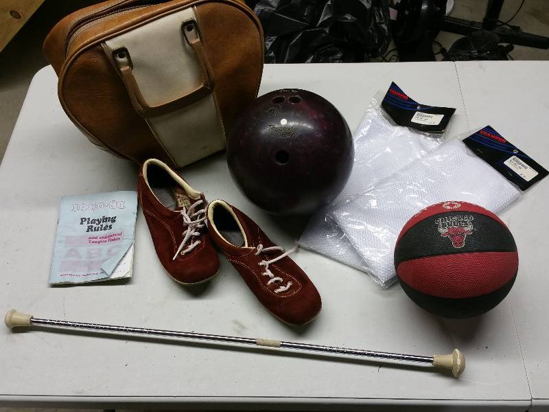 lot 69 image: Vintage Bowling, Chicago Bulls Basketball, etc.