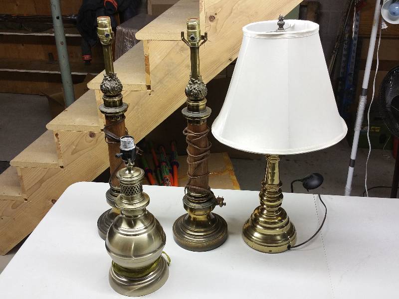lot 93 image: Table lamps