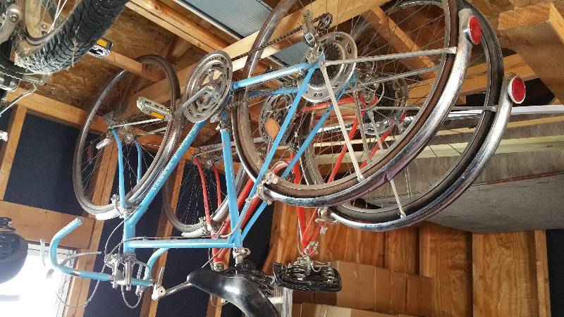 lot 144 image: His & Hers Vintage Schwinn & Vista  Bicycles