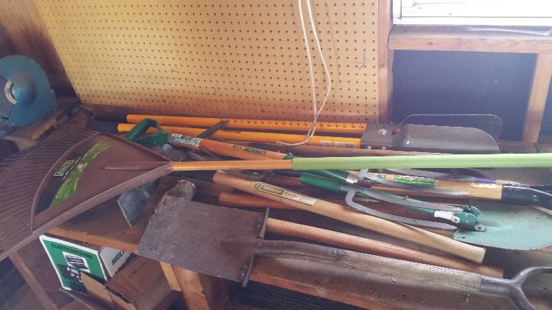 lot 159 image: Yard & Garden Tools