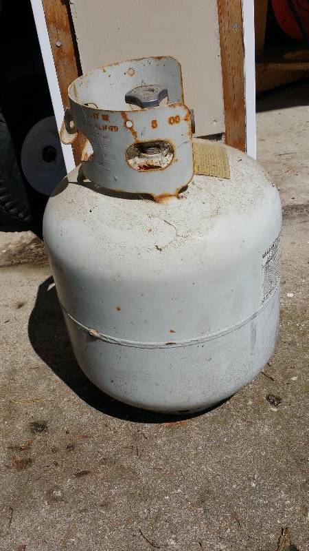lot 188 image: Full 20 lb Propane Tank