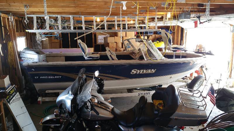 lot 0 image: Sylvan 17 Pro Select, 90 HP Mariner, Trolling Motor, and Trailer
