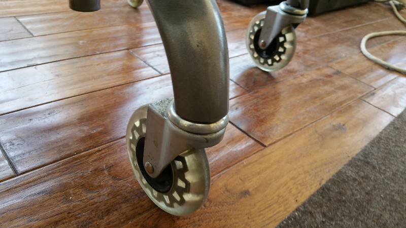 lot 14 image: Modern Office Chair