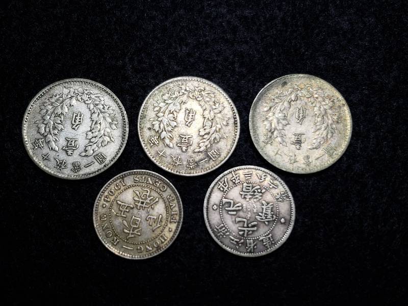 lot 229 image: Old Silver Chinese  Tibetan  Hong Kong Coins