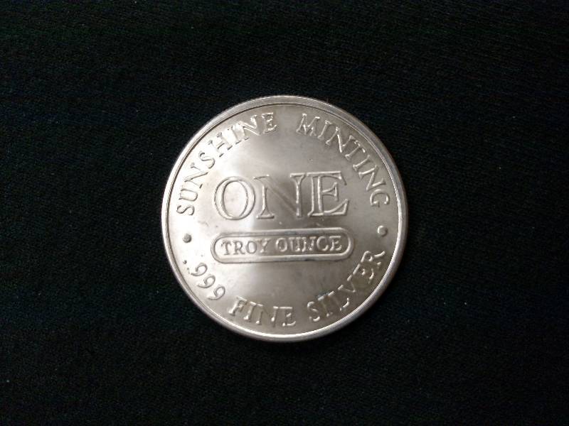 lot 89 image: Silver Eagle One Ounce .999 Silver ...