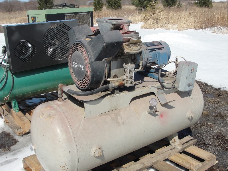 lot 3 image: ATLAS COPCO LE 7  AIR COMPRESSOR