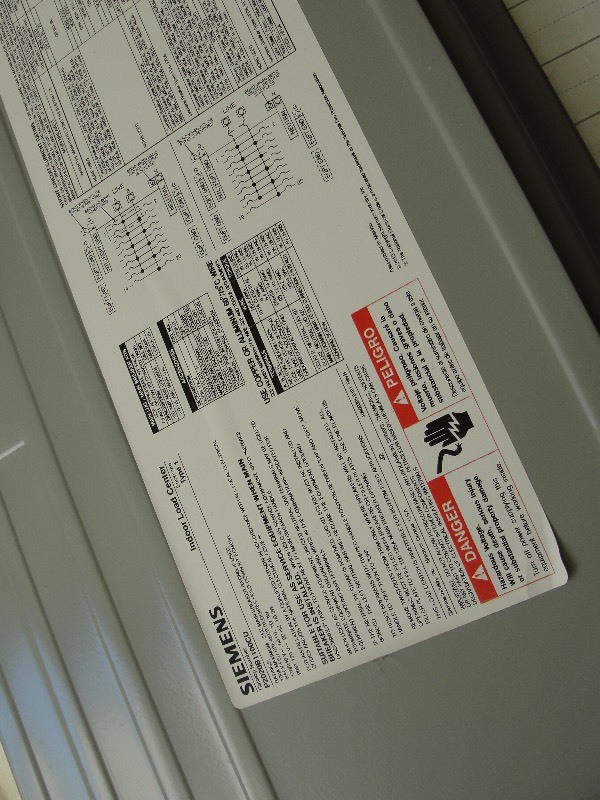 lot 5 image: SIEMENS  100 AMP ELECTRICAL PANEL