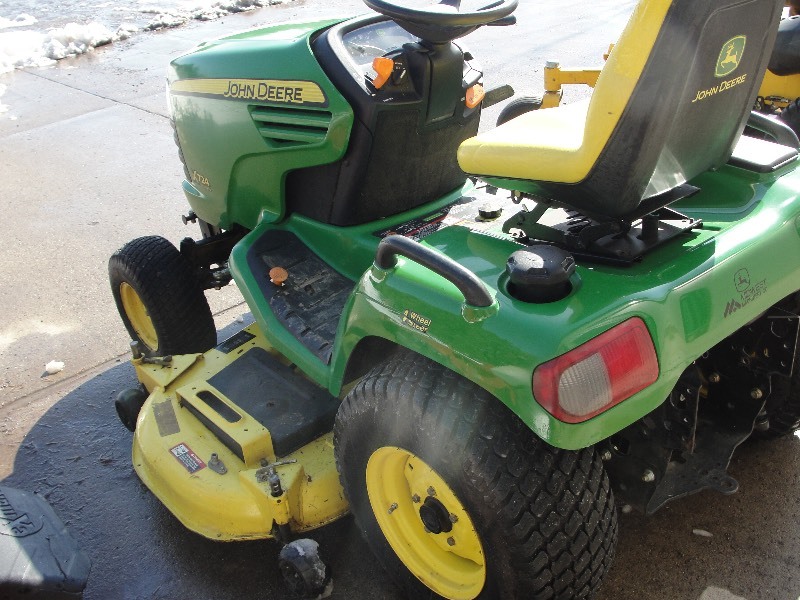 lot 3 image: 2010 JOHN DEERE X-724  GARDEN TRACTOR   ALL WHEEL STEER