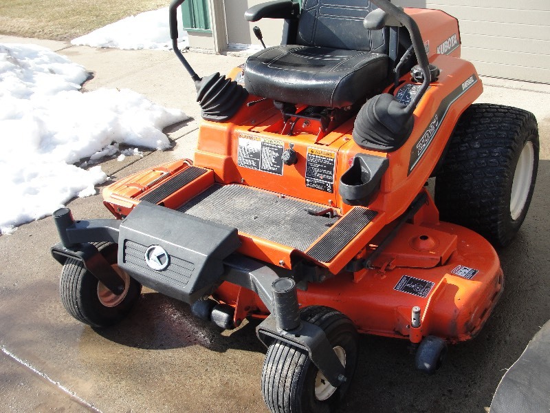 lot 1 image: Z21  KUBOTA  DIESEL ZERO TURN LAWNMOWER