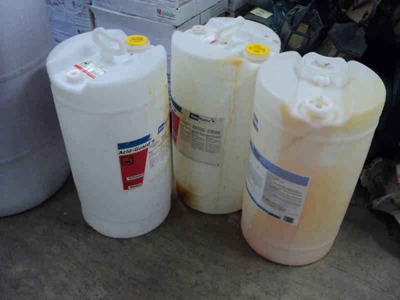 lot 21 image: 3 plastic barrels 26 high...