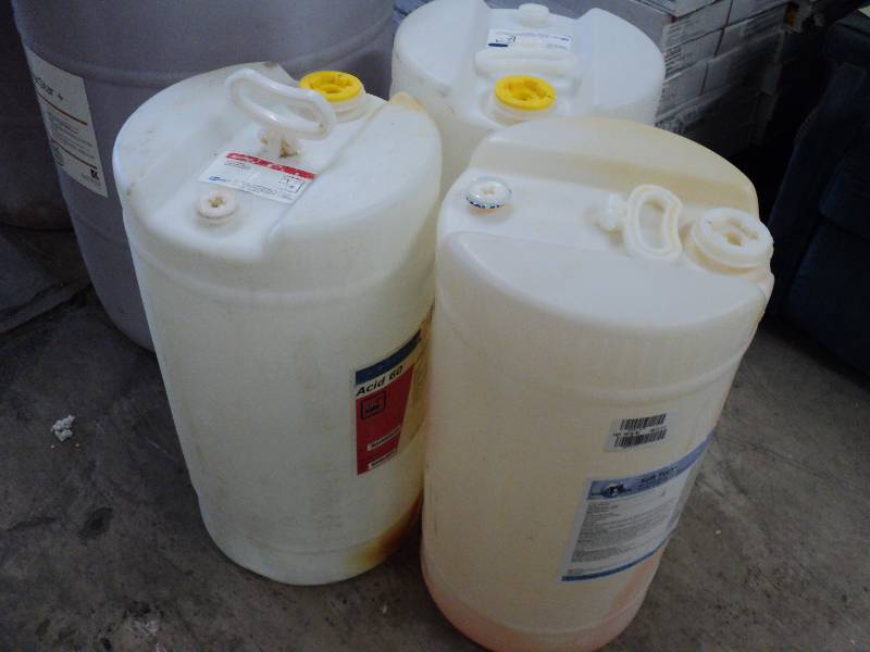 lot 24 image: 3 plastic barrels 26 high...