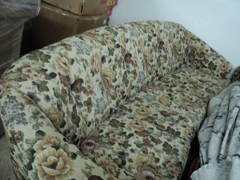 lot 27 image: couch 90 long...