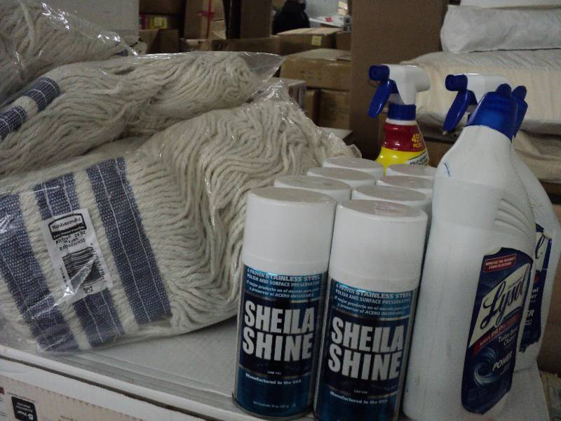 lot 117 image: 6 Rubbermaid mops - 8 cans stainles...
