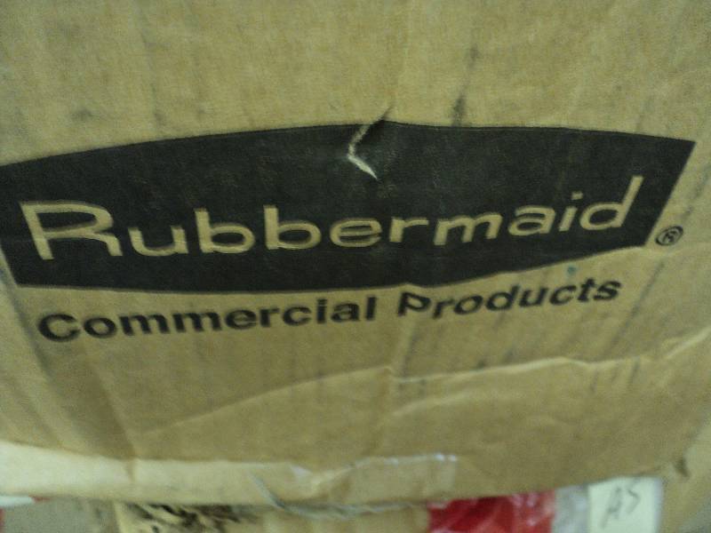 lot 124 image: 12 Rubbermaid mopheads...