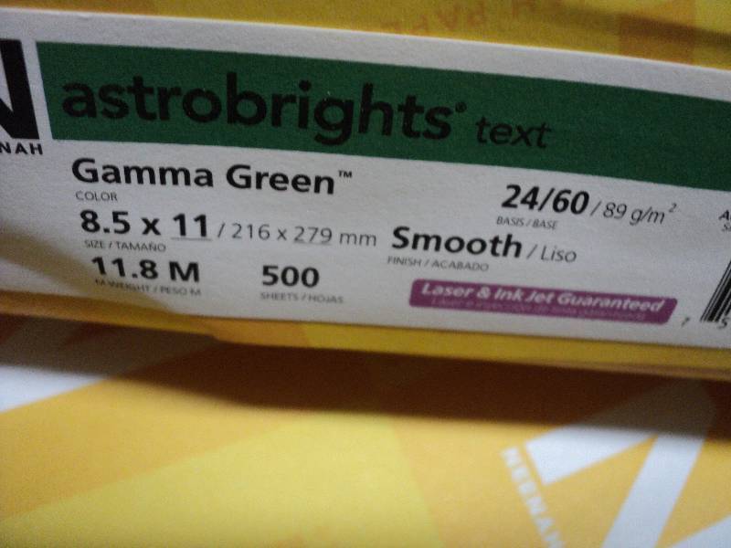 lot 127 image: 2000 sheets of Astro Bright green 8...