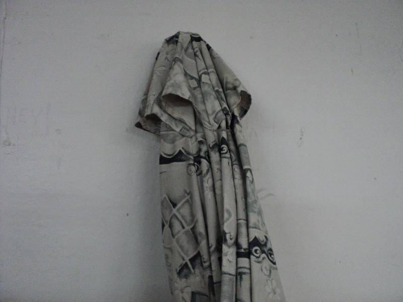 lot 32 image: 8 patio umbrella - no bottom pole...