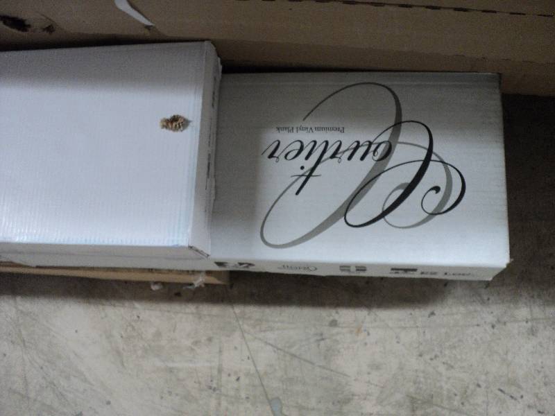 lot 46 image: 2 cartons of miscellaneous flooring...
