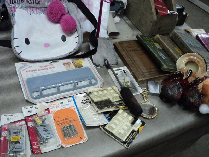 lot 74 image: Box of miscellaneous...