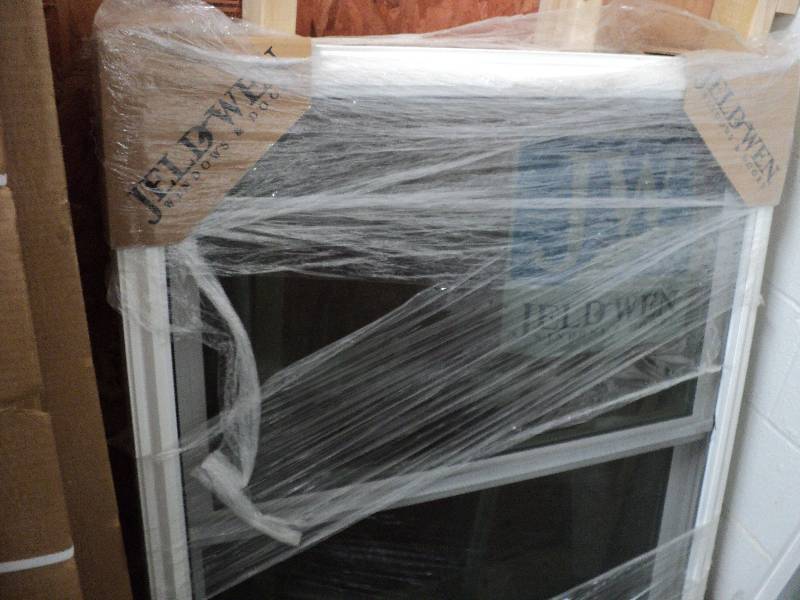 lot 176 image: Jeld-Wen 35x46 window...