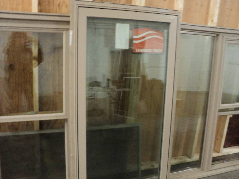 lot 200 image: Thermo-Tech 34x62 window...