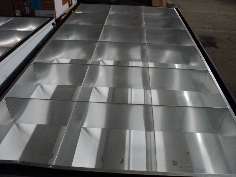 lot 216 image: 4 4x2 fluorescent lights...