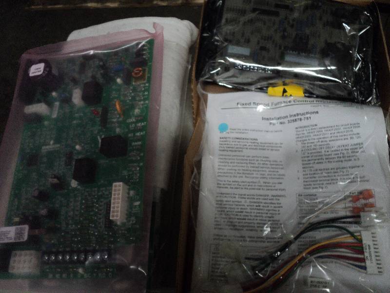 lot 219 image: Circuit control boards - see all pi...