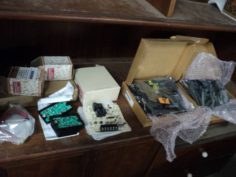 lot 220 image: Everything on shelf - see all pictu...