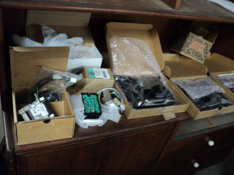 lot 221 image: Everything on shelf - see all pictu...