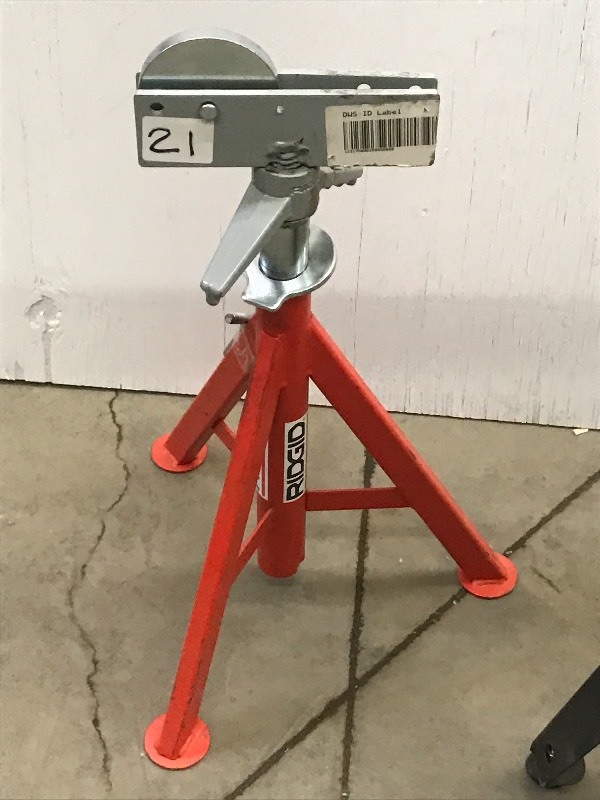 lot 21 image: Ridgid 2500# Model RJ-98 Pipe Stand...