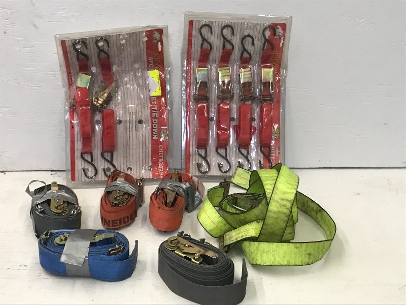 lot 120 image: Box Of Assorted New Ratchet Straps...