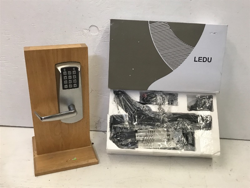lot 130 image: Lot Of (1) Electronic Door Handle ...
