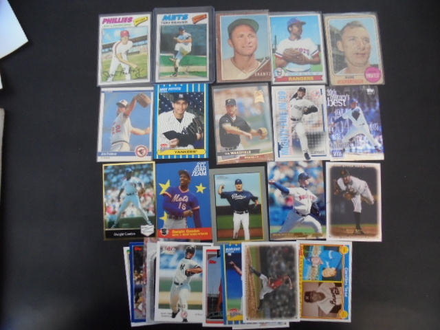 lot 35 image: Star MLB Pitchers Baseball Cards with Tom Seaver and 1962 Bobby Shantz