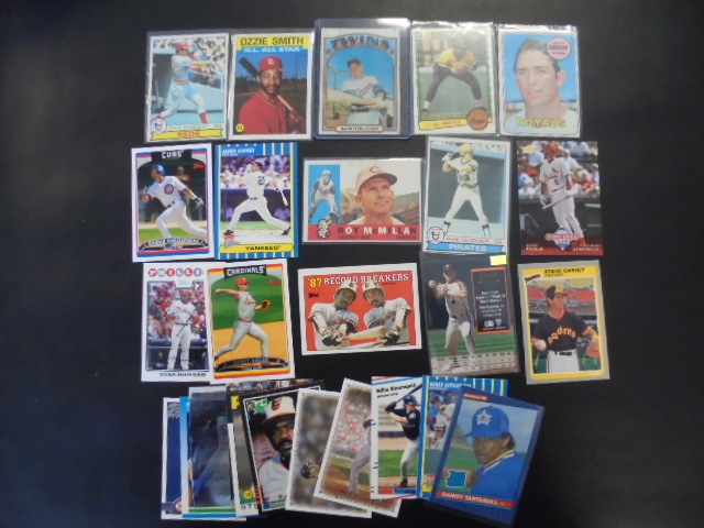 lot 36 image: Star MLB Infielders Baseball Cards with Vintage Killebrew