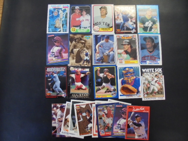 lot 38 image: Star MLB Catchers Baseball Cards with Vintage Carlton Fisk