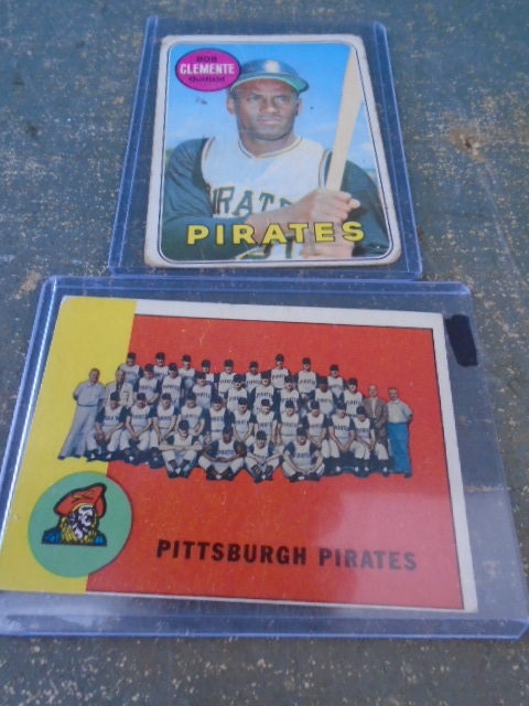 lot 21 image: 2 Vintage Baseball Cards