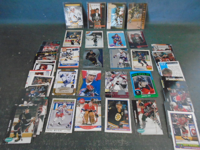lot 63 image: Hockey Cards w Mario Lemieux