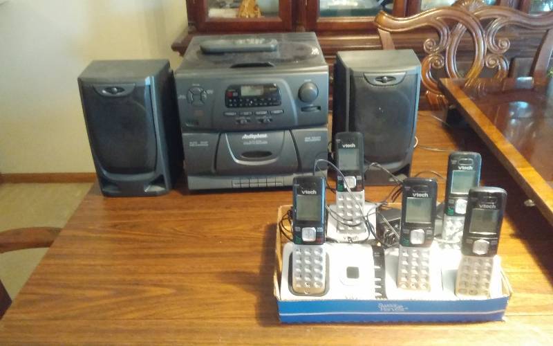 lot 7 image: Audio Phase Stereo With Remote, V-Tech 5 Phone Home System
