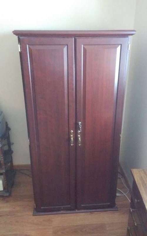 lot 17 image: 2-Door Computer Cabinet With Computer & Office Related Contents