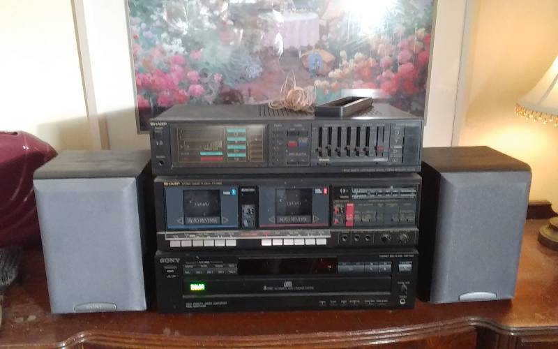 lot 20 image: Sharp Receiver SX-35, Sharp Cassette RT-W800, Sony 5 Disc CD Player CDP-C225, 2-Sony Speakers SS-MB150H