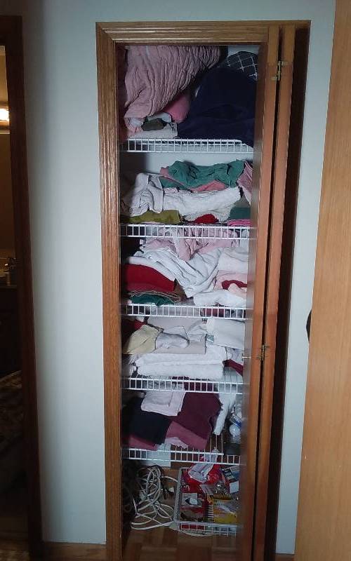 lot 26 image: Contents Of Linen Closet