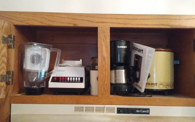 lot 33 image: CONTENTS OF KITCHEN 5-KITCHEN CUPBOARDS  Casseroles, Dishes, Appliances
