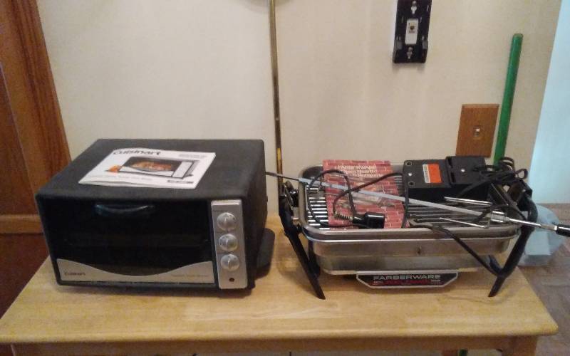 lot 34 image: Farberware Rotisserie, Cuisinart Toaster Oven Broiler