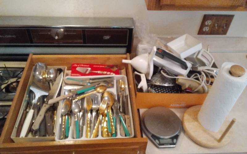 lot 35 image: Utensils-(Hand Mixer, Electric Knife, Portion Scale, More) Flatware (Contents Of Drawer),  Digital Scale, Paper Towel Holder