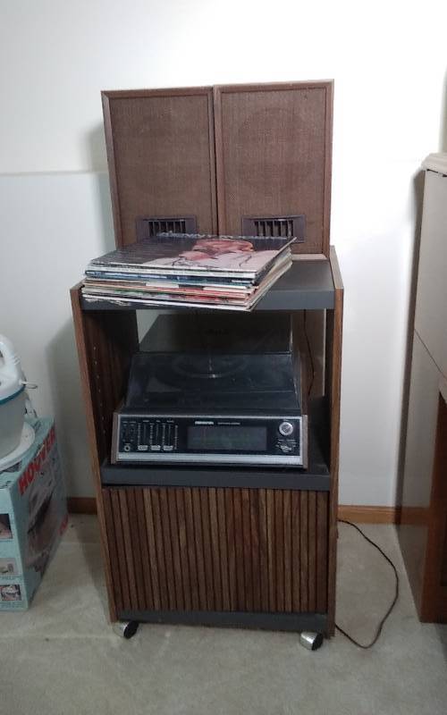lot 42 image: Stereo Cabinet 20x16x33, Sound Design Vintage Turntable Stereo, Record Albums