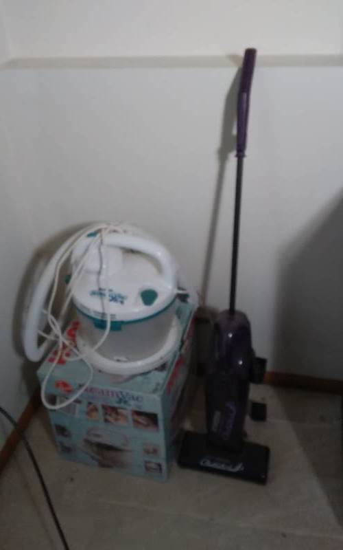 lot 43 image: Hoover Steam Vac Junior, Eureka Quickup Vac