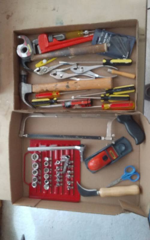 lot 44 image: Lot Of Hand Tools