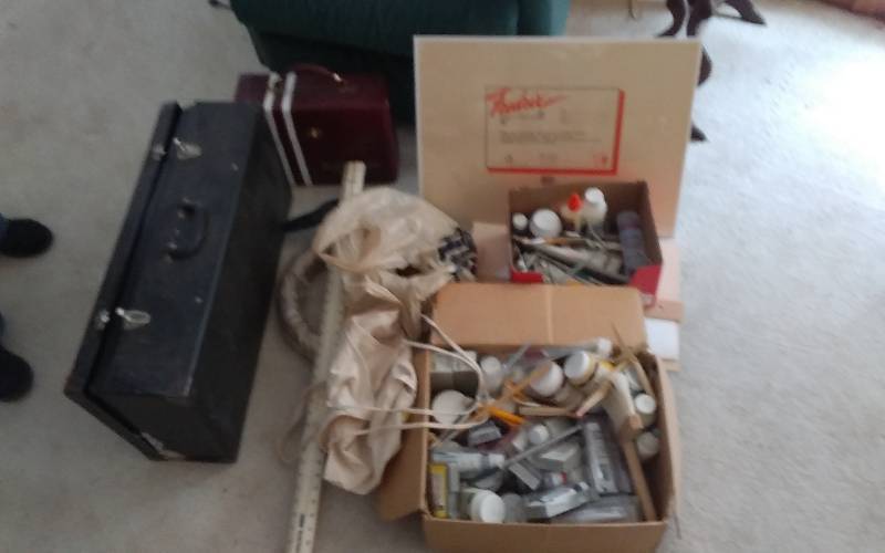 lot 47 image: Artist Paints, Brushes, Canvas, Cases