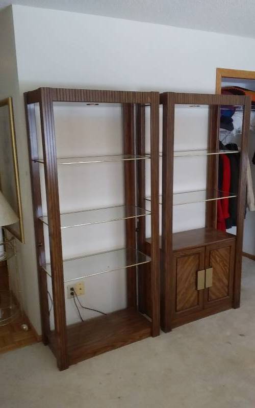 lot 52 image: 2-Lighted Shelves 32x16x72